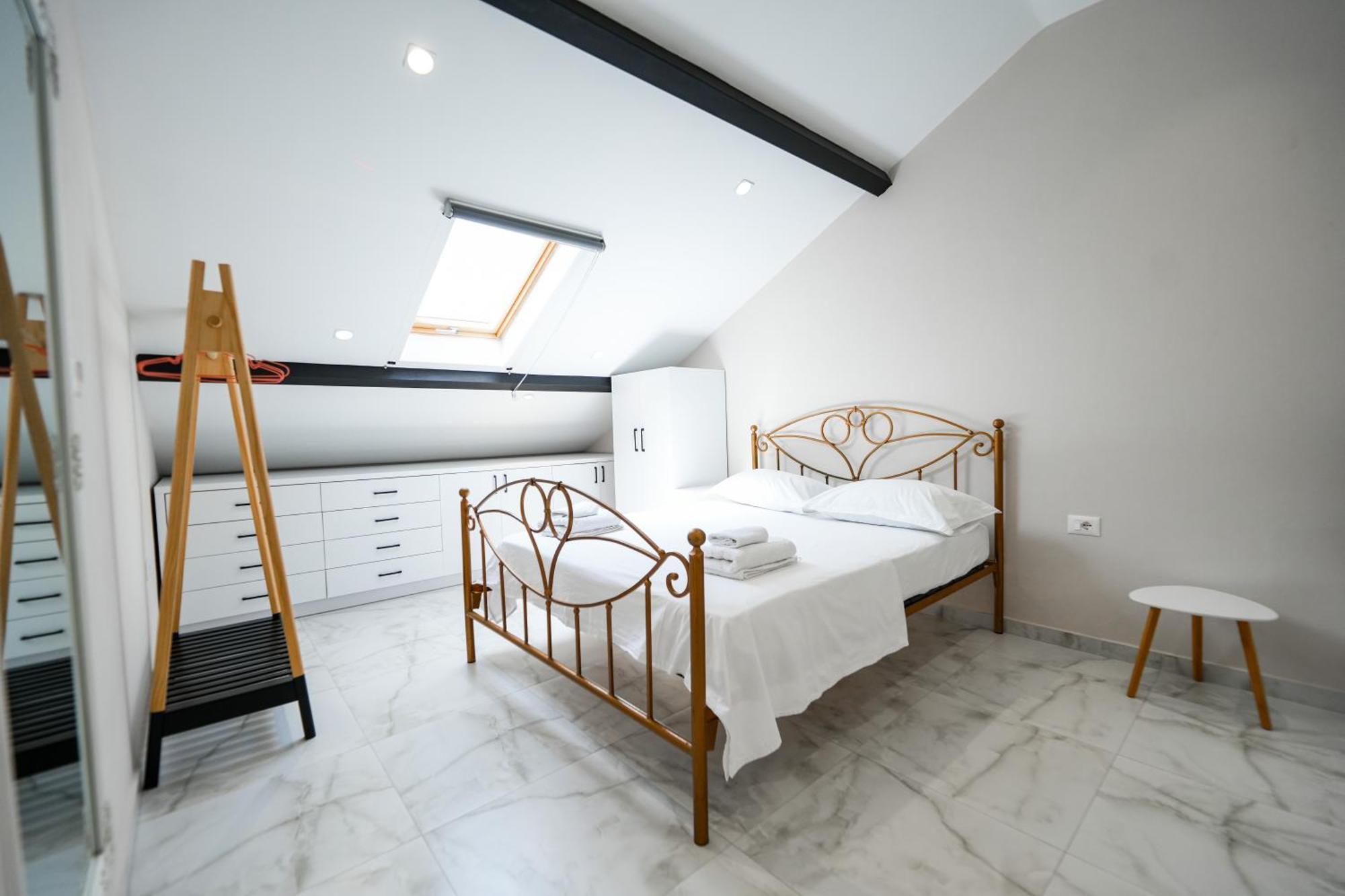 Apartment Center Hideout - Tirana