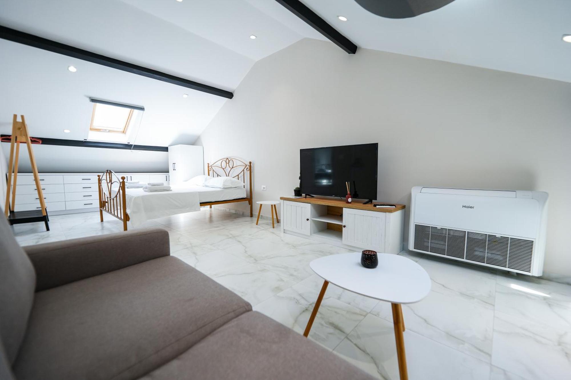 Center Hideout - *