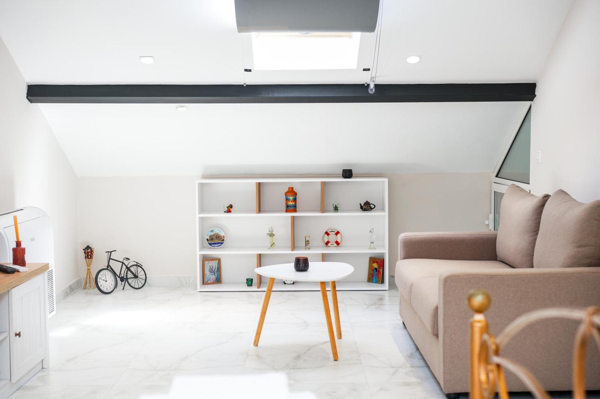 Center Hideout - *