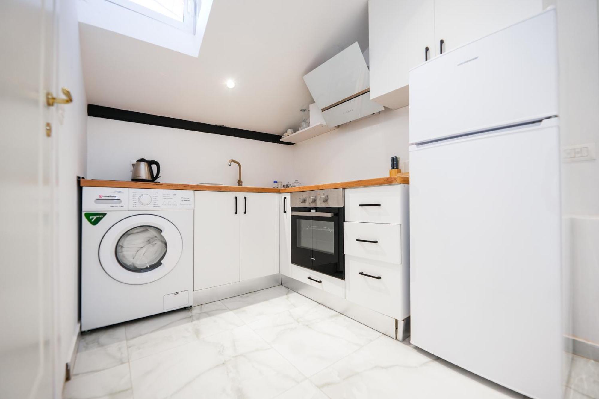 Apartment Center Hideout -