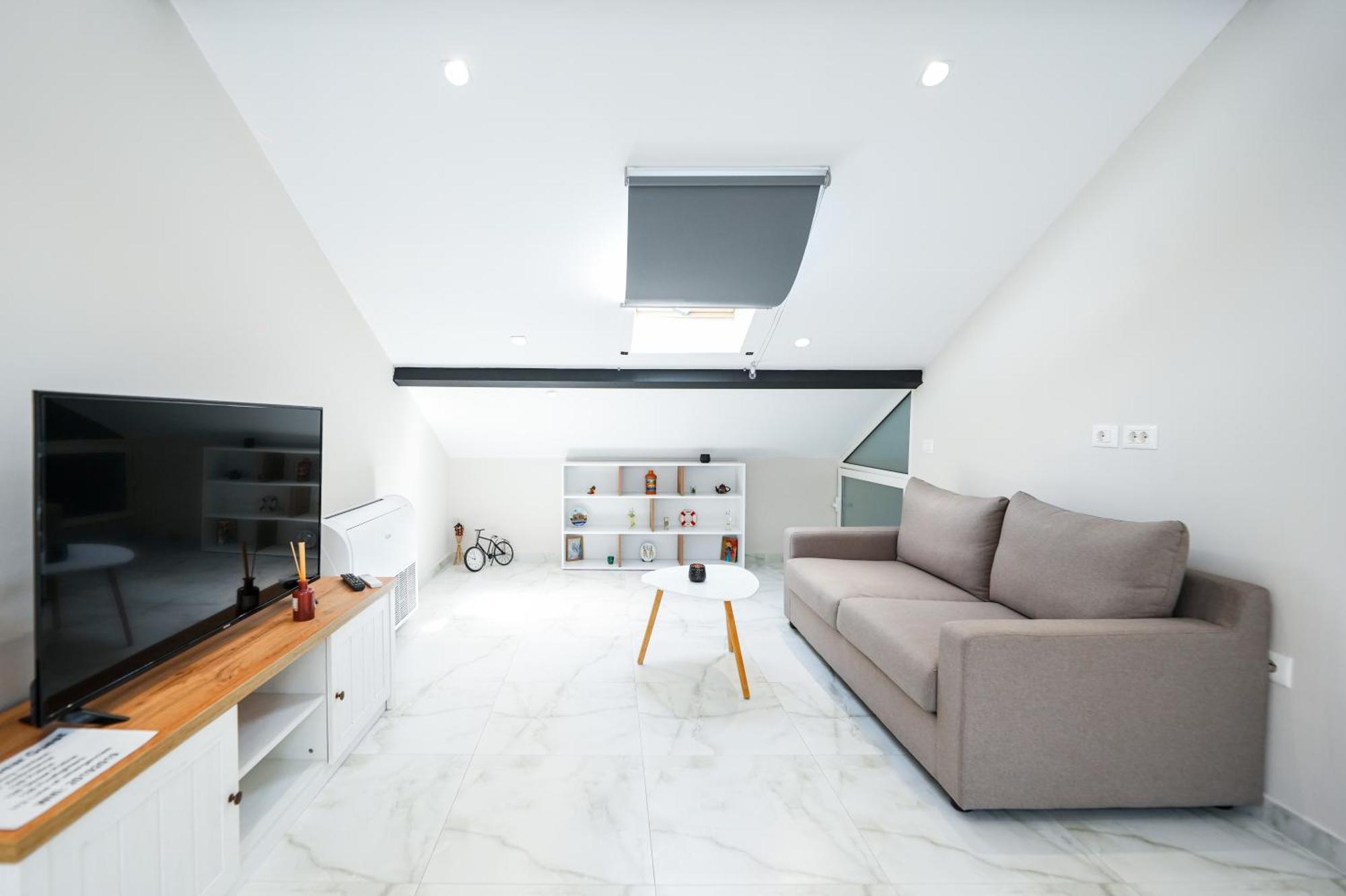 Center Hideout - *